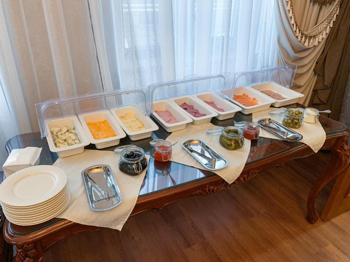 Gregory Boutique Hotel Kišiněv Exteriér fotografie A buffet at a hotel