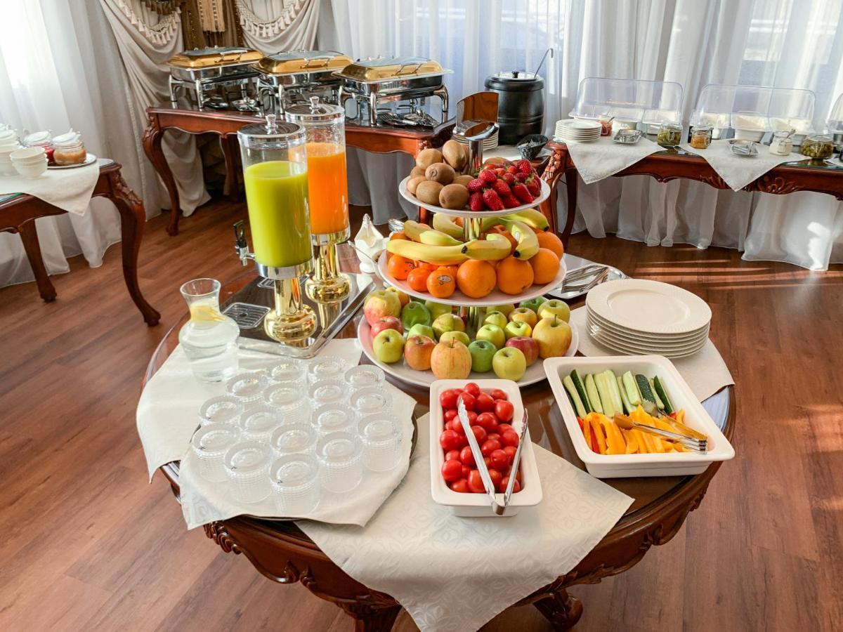 Gregory Boutique Hotel Kišiněv Exteriér fotografie A buffet at a hotel