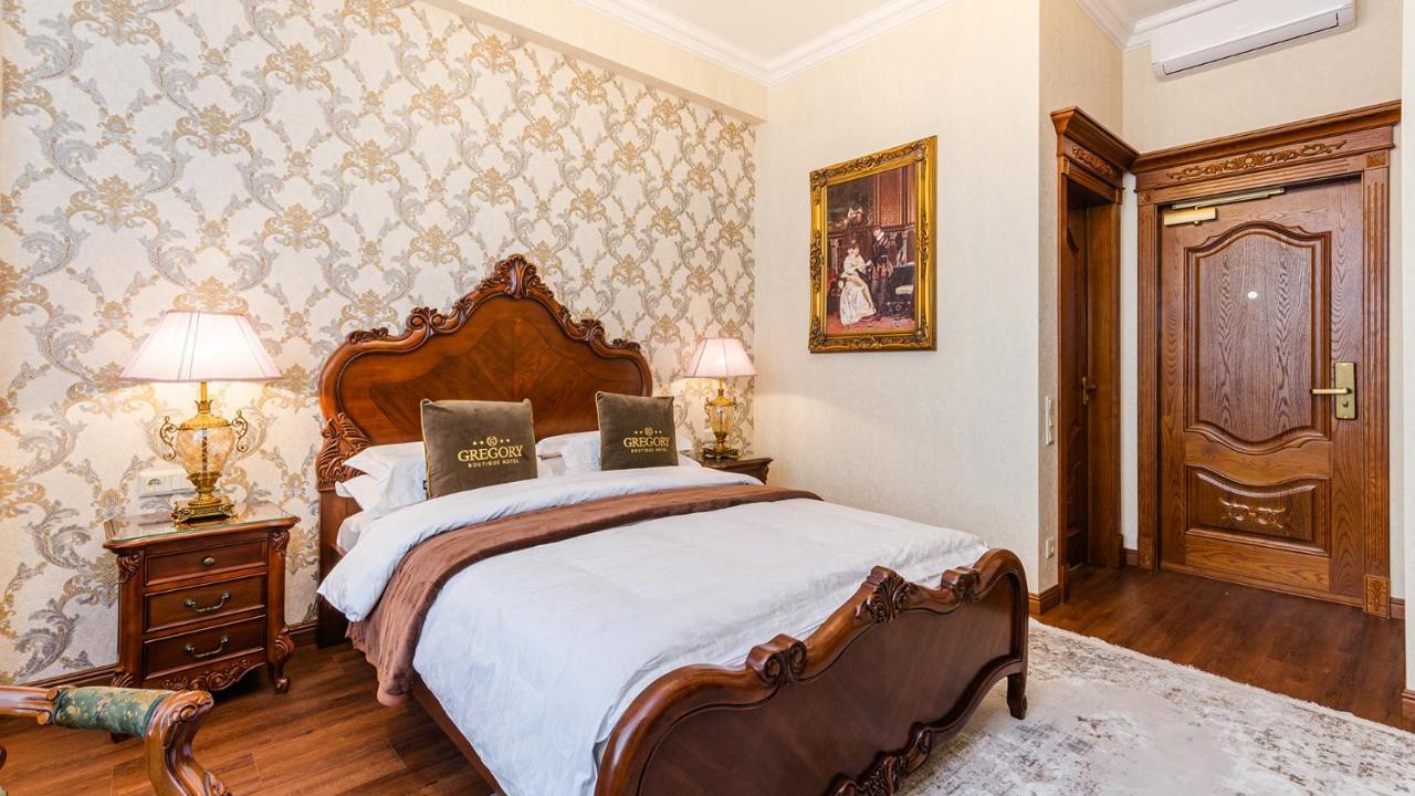 Gregory Boutique Hotel Kišiněv Exteriér fotografie A bedroom at the hotel