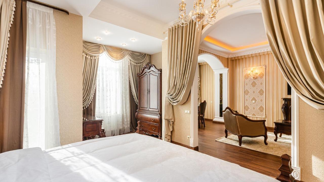 Gregory Boutique Hotel Kišiněv Exteriér fotografie A bedroom at the hotel