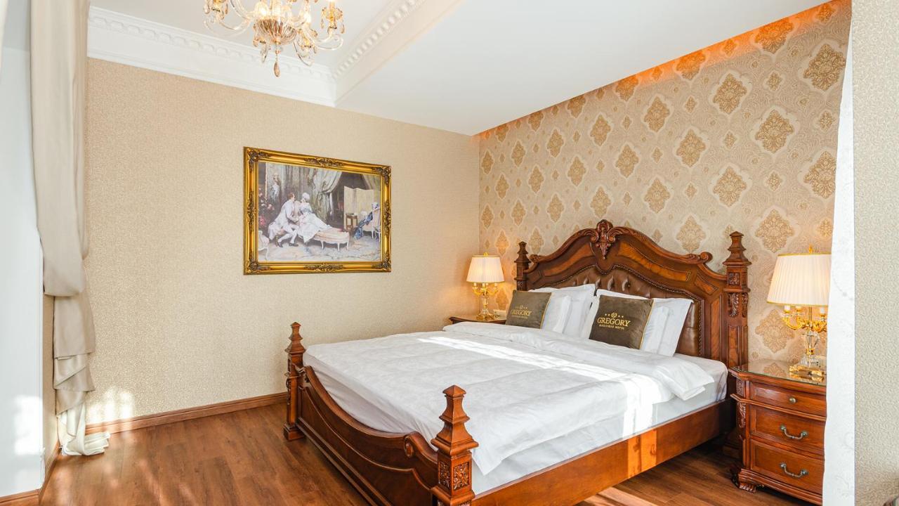 Gregory Boutique Hotel Kišiněv Exteriér fotografie A bedroom at the hotel