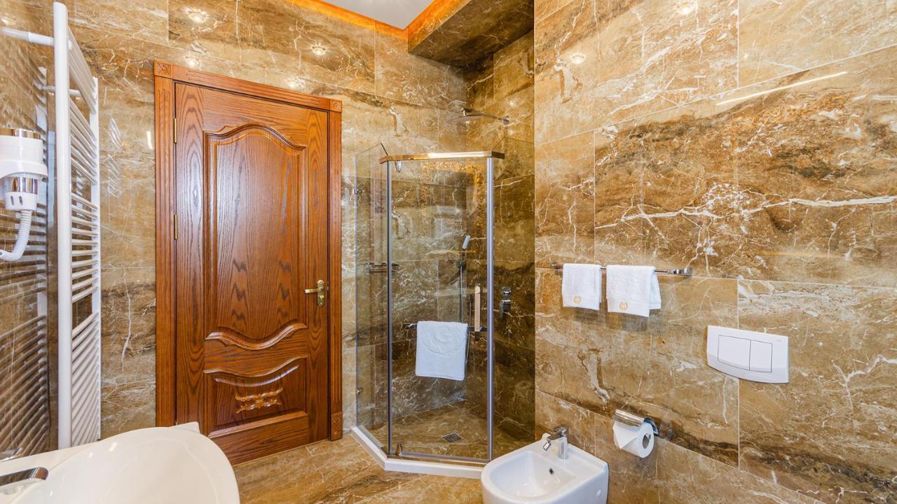Gregory Boutique Hotel Kišiněv Exteriér fotografie A shower enclosure